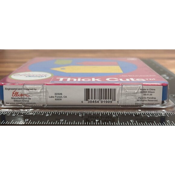 Sizzix 22326 Ellison Design Thick Cuts Tags Traditional Die - Picture 2 of 3